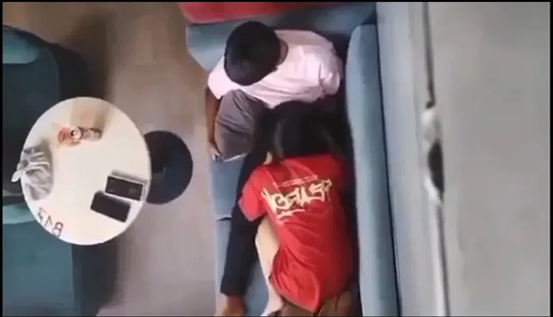 Quay lén tình nhân bú mút cho bồ nơi công cộng