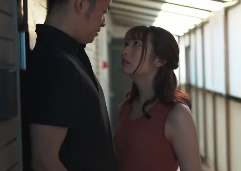 Vợ mang thai, tôi bị hấp dẫn bởi người vợ cạnh bên nhà thường ở nhà một mình