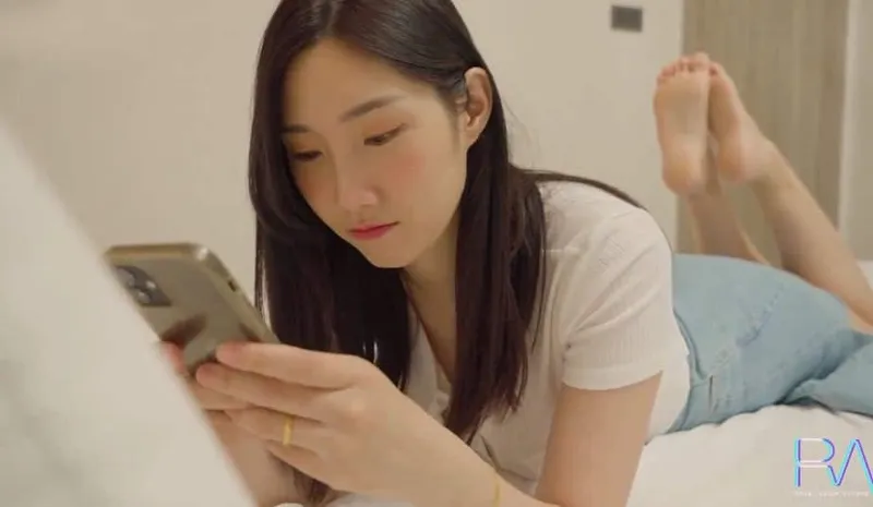 Xinh đẹp nhưng vẫn bị chồng địt trộm, người vợ buồn tình cho anh giao hàng nện luôn