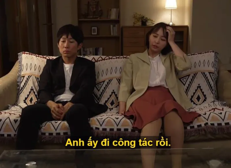 Buồn vì ông chồng muốn ly hôn, bà xã đi họp lớp rồi dẫn cậu bạn học về nhà địt